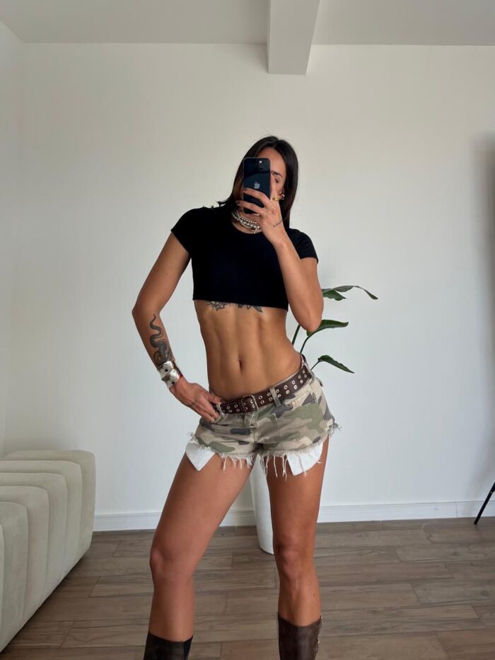 Short Nicole